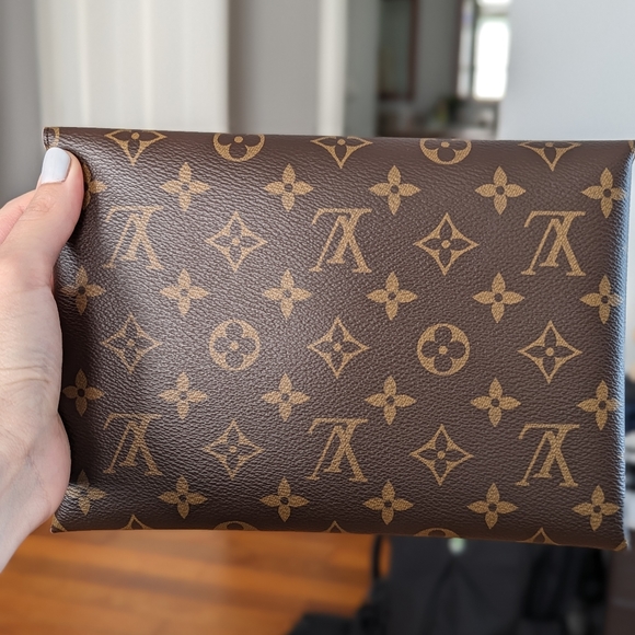 Authentic Louis Vuitton - Picture 2 of 5